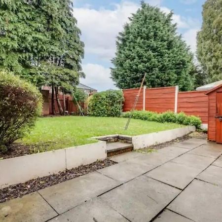 New Build House Near Trafford Centre With Drive Manchester Exterior foto