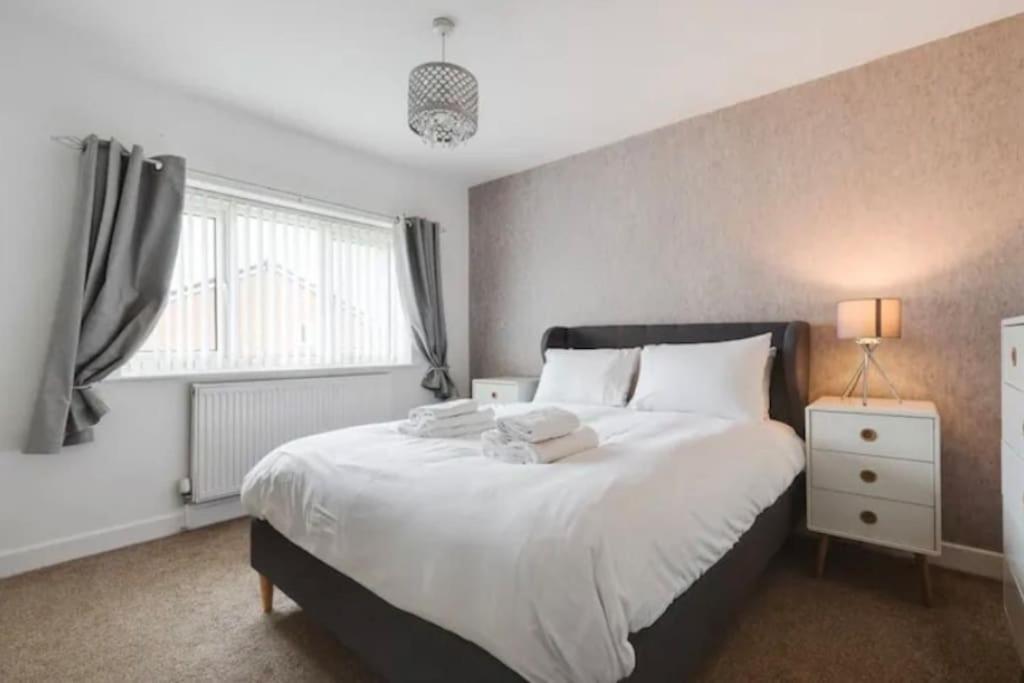 New Build House Near Trafford Centre With Drive Manchester Exterior foto
